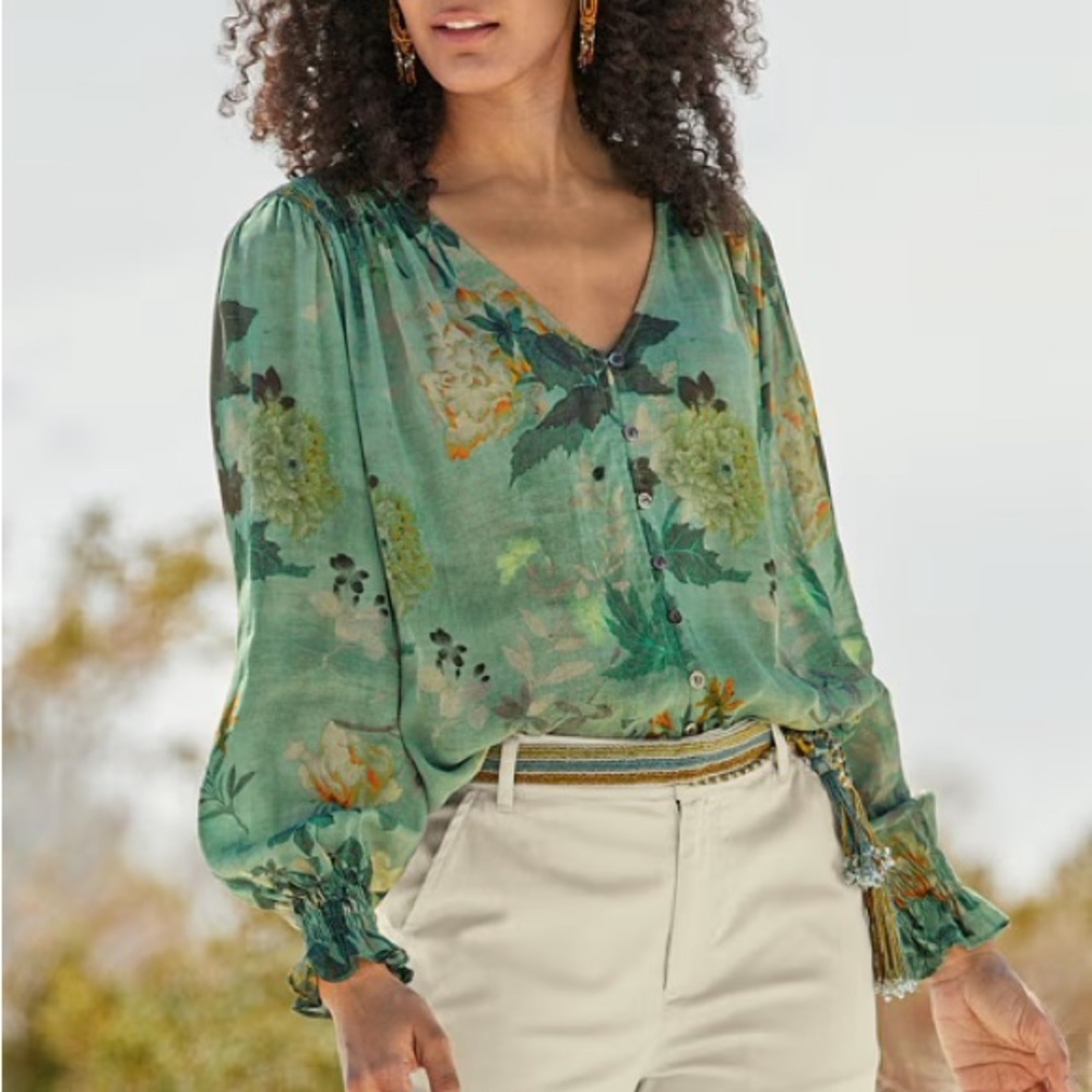 Peruvian connection bayeux blouse size small green and blue floral modal blend